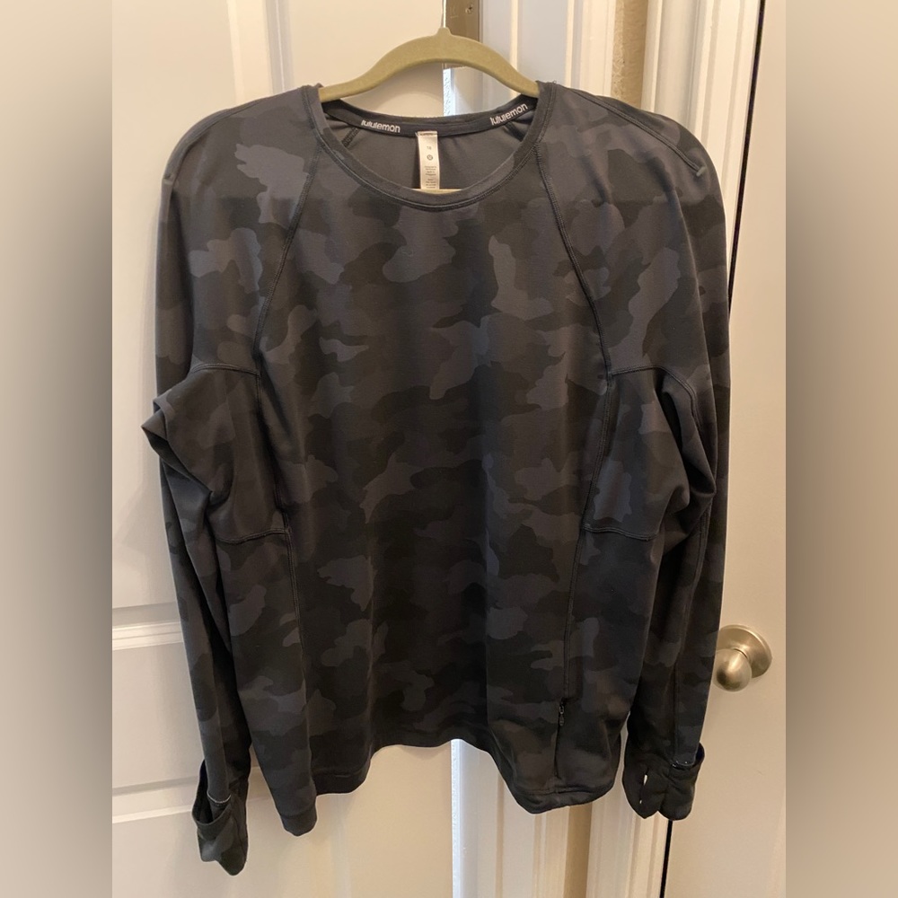 Lululemon Scuba crew. Size 18. Camo.